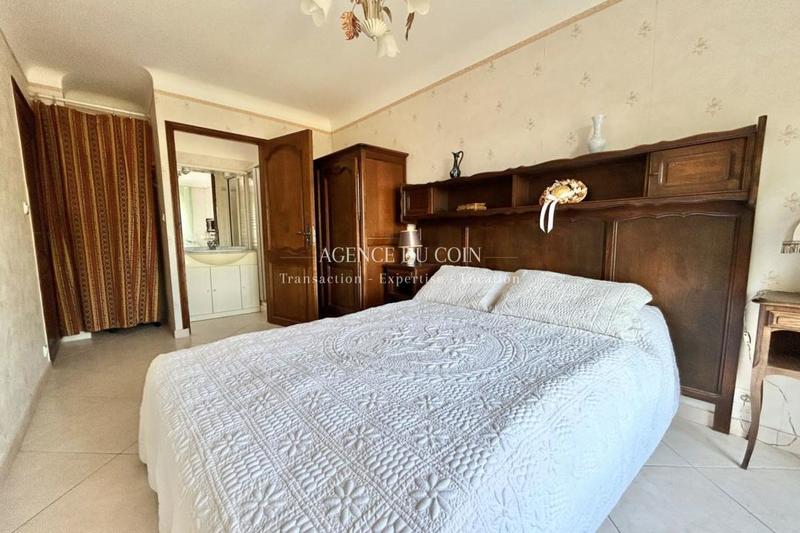 Maison traditionnelle - 180 m² - 7 pièces