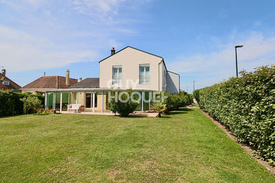 Maison - 200 m² - 7 pièces