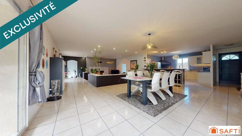 Maison - 209 m² - 9 pièces