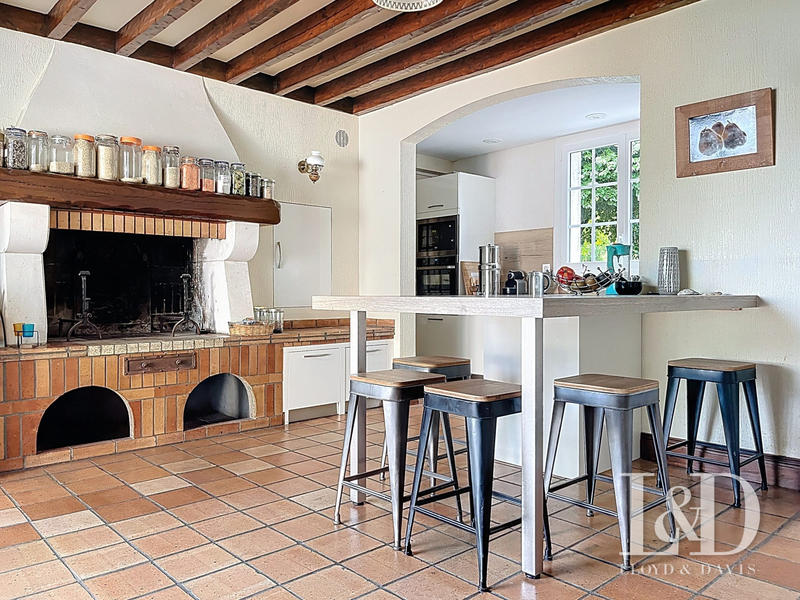 Maison - 278 m² - 9 pièces