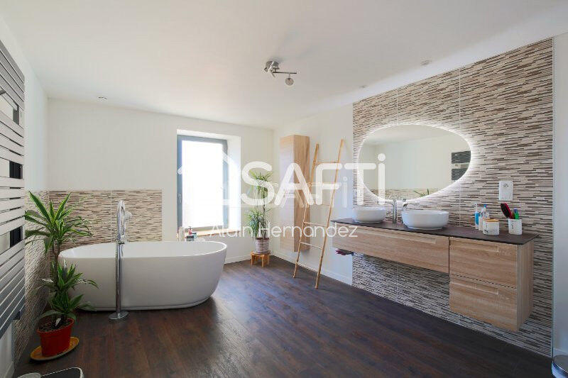 Maison - 250 m² - 5 pièces