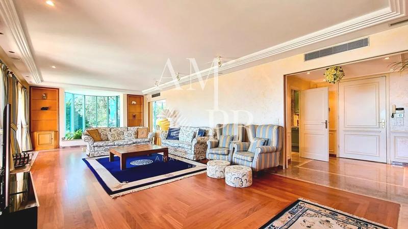 Villa - 350 m² - 10 pièces