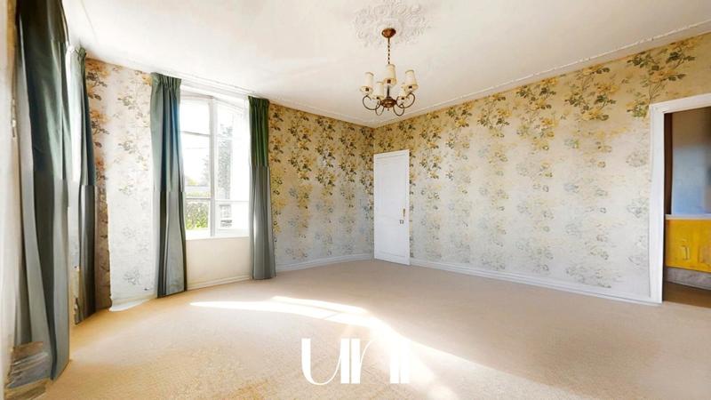 Maison - 280 m² - 11 pièces