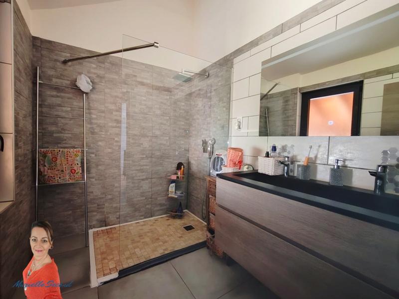 Maison - 248 m² - 9 pièces