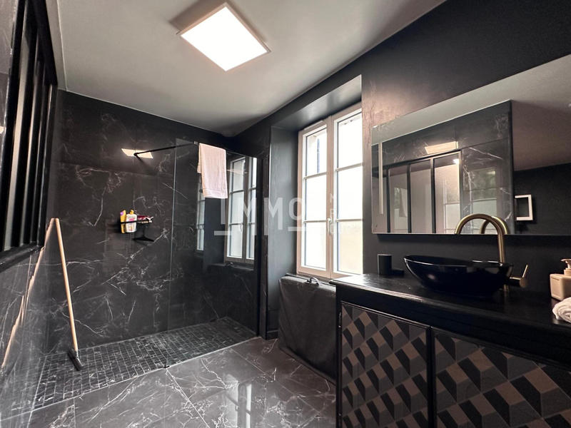 Maison - 200 m² - 7 pièces