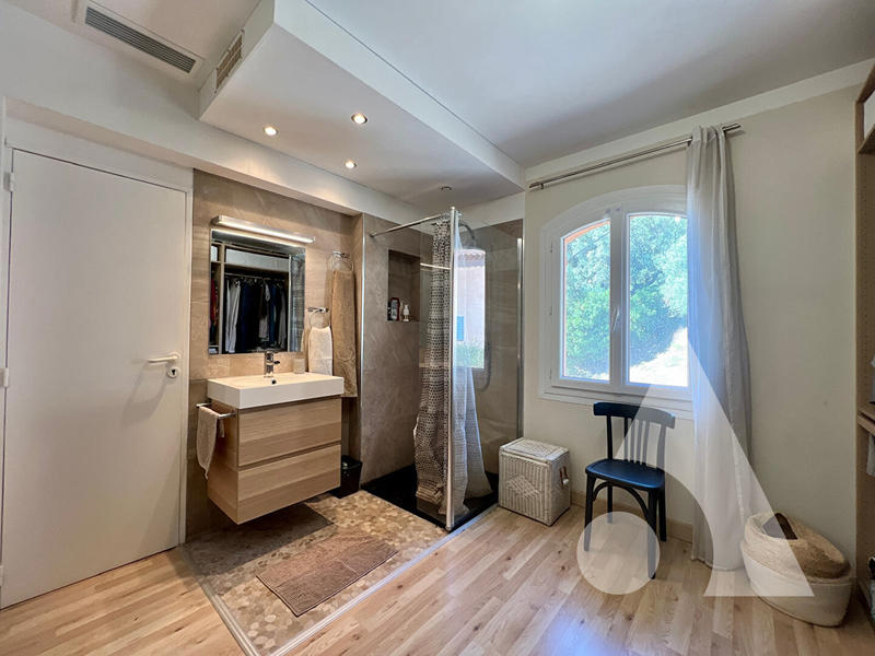 Maison - 182 m² - 7 pièces