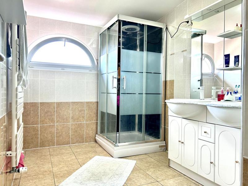 Maison - 158 m² - 7 pièces