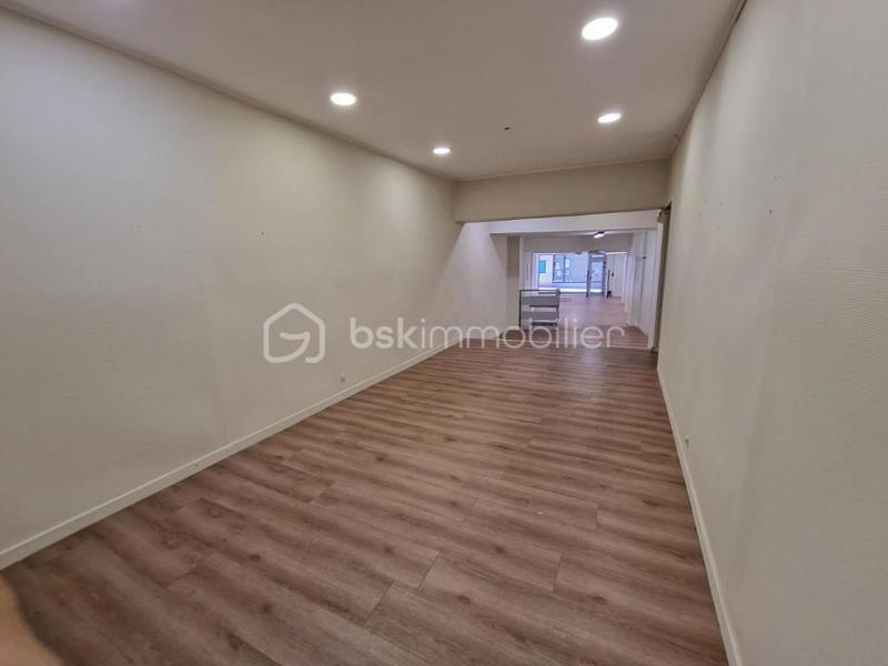 Local commercial - 217 m² - 4 pièces