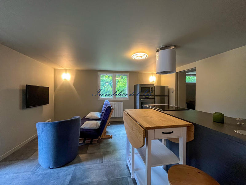 Maison - 241 m² - 8 pièces