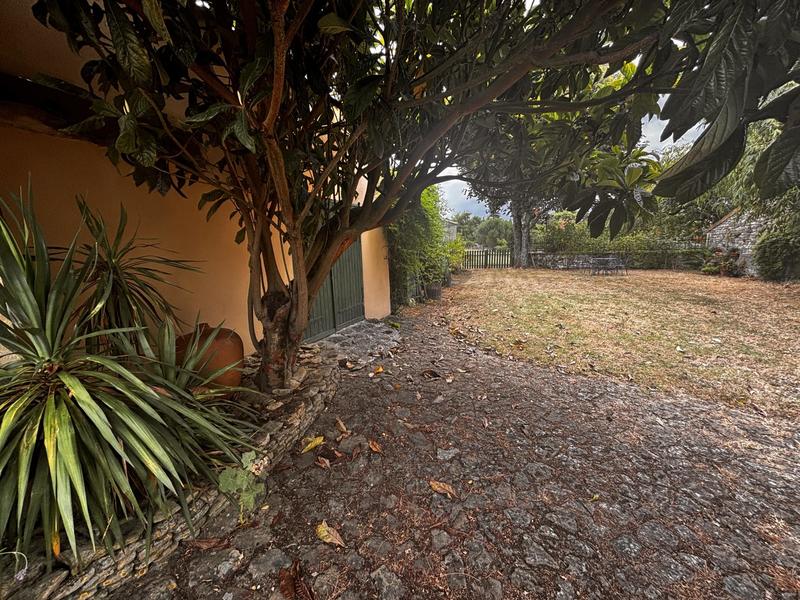 Maison - 254 m² - 8 pièces