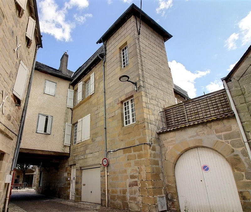 Maison - 230 m² - 7 pièces