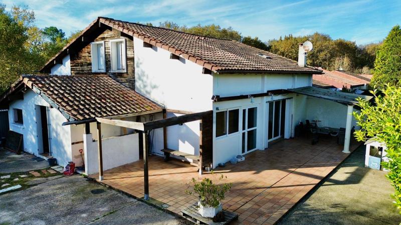 Maison - 180 m² - 7 pièces