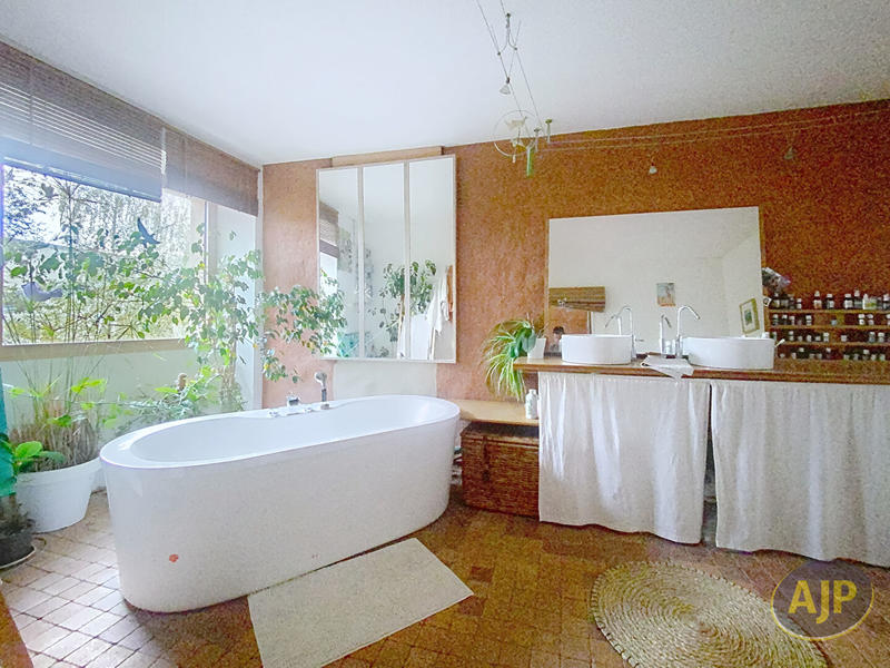 Maison - 140 m² - 6 pièces