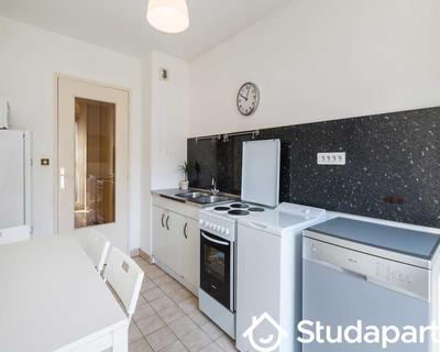 Chambre - 100 m² - 1 pièce