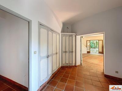 Maison - 217 m² - 8 pièces