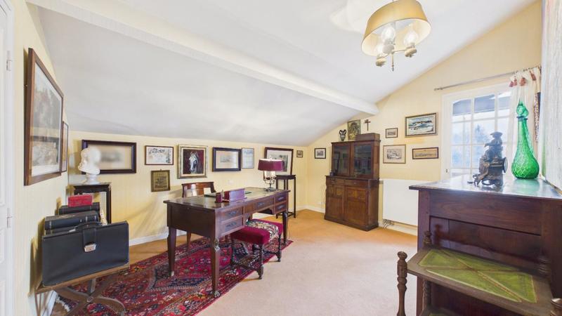 Maison - 200 m² - 7 pièces