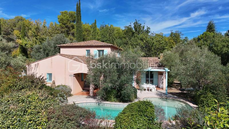 Maison traditionnelle - 187 m² - 7 pièces