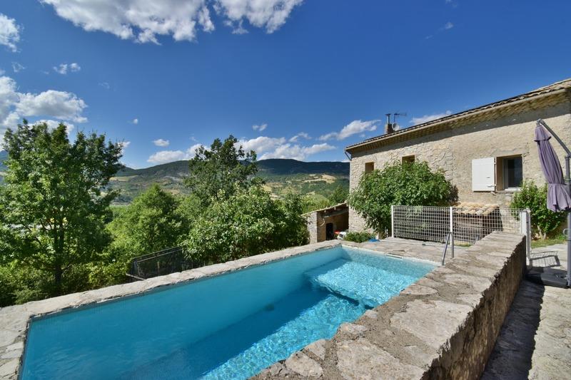 Propriété - 180 m² - 10 pièces