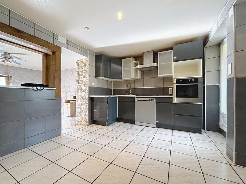 Maison - 99 m² - 5 pièces