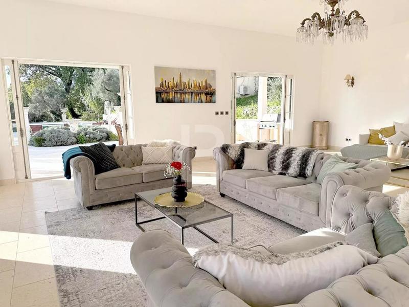 Villa - 385 m² - 11 pièces