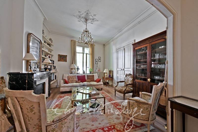 Maison - 330 m² - 12 pièces