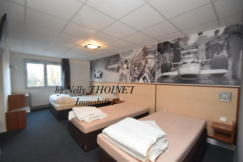 Local commercial - 1 500 m²