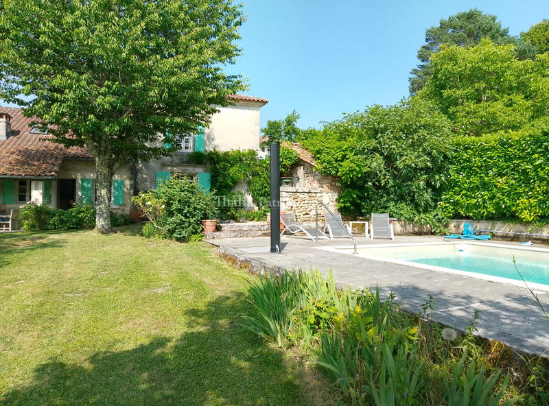 Maison - 240 m² - 9 pièces