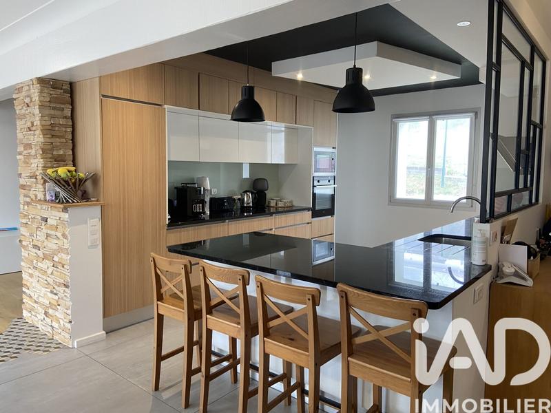 Maison - 237 m² - 8 pièces