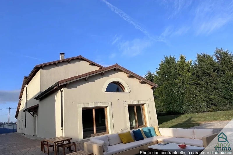 Propriété - 337 m² - 5 pièces