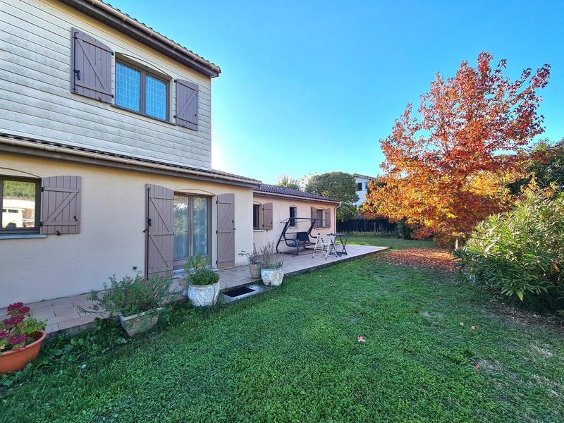 Maison - 185 m² - 8 pièces