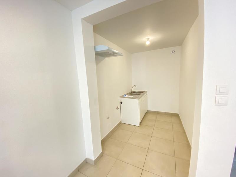 Studio - 85 m² - 4 pièces
