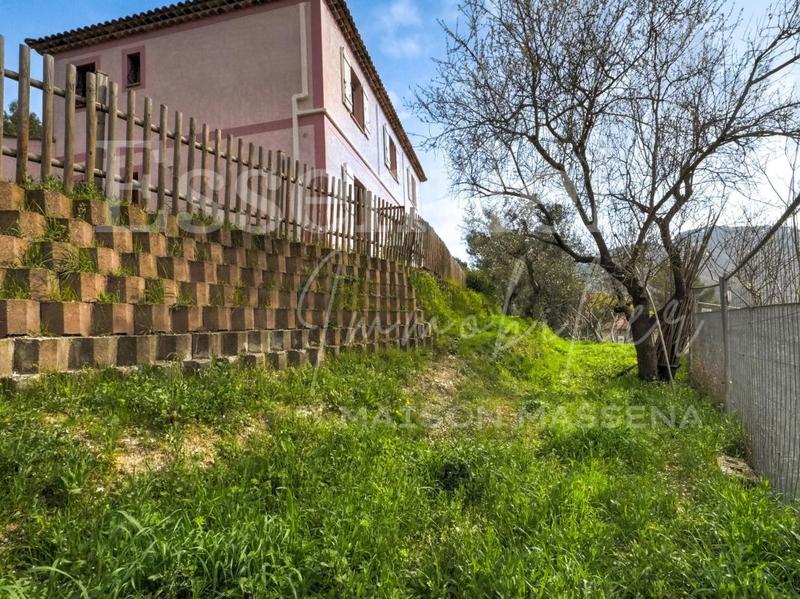 Propriété - 143 m² - 6 pièces