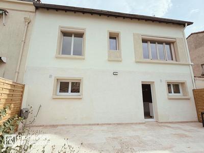 Maison - 99 m² - 5 pièces