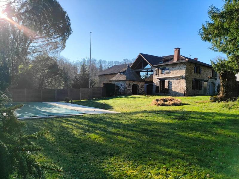 Propriété - 258 m² - 9 pièces