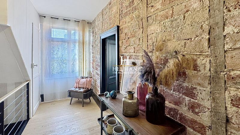 Maison - 250 m² - 8 pièces