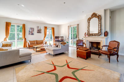 Maison - 318 m² - 10 pièces