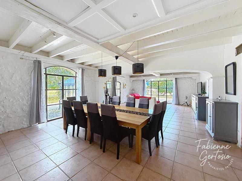 Mas - 419 m² - 9 pièces