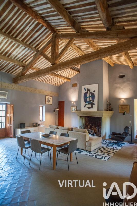 Maison - 693 m² - 10 pièces