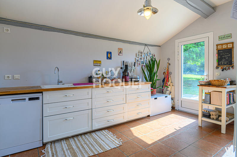 Maison - 220 m² - 5 pièces