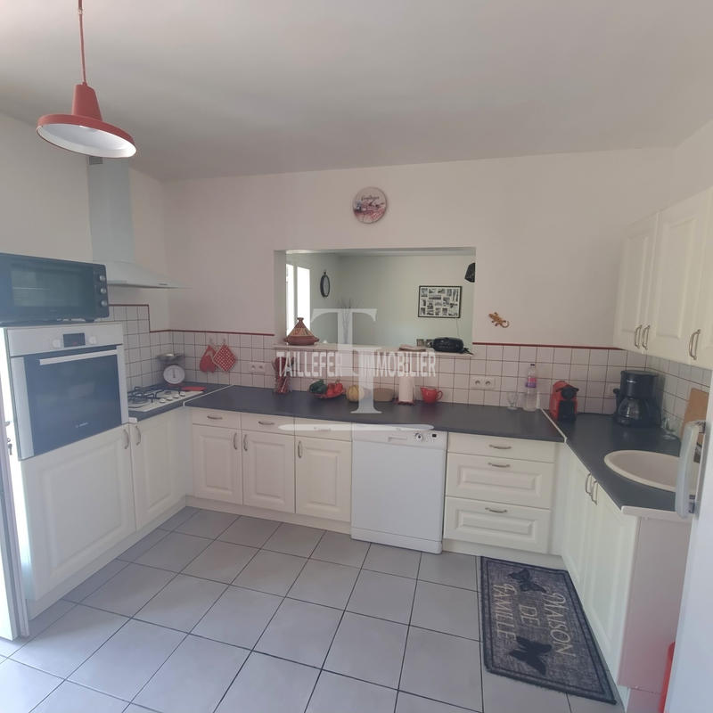 Maison - 210 m² - 6 pièces