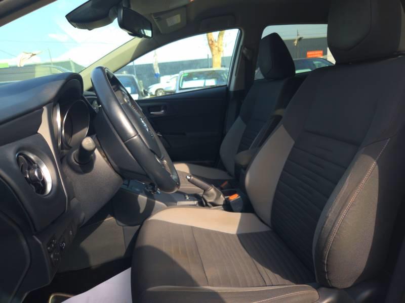 Toyota Auris Hybride 136h Design