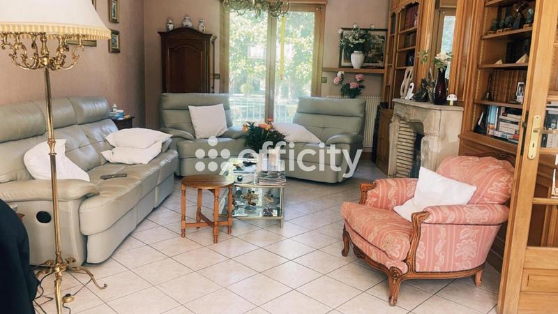 Maison - 180 m² - 7 pièces