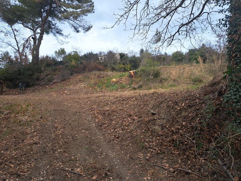 Terrain constructible - 1 821 m²