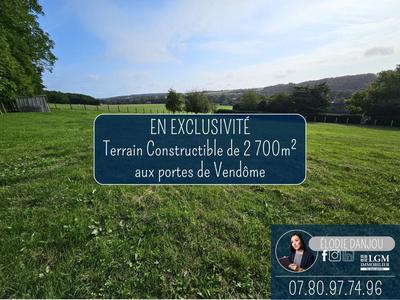 Terrain constructible - 2 700 m²