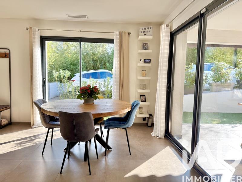 Maison - 95 m² - 4 pièces