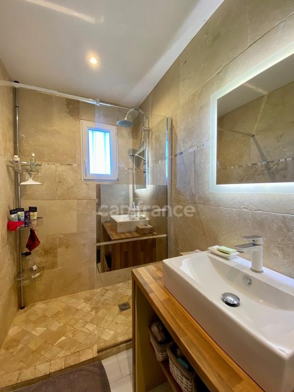 Propriété - 240 m² - 10 pièces