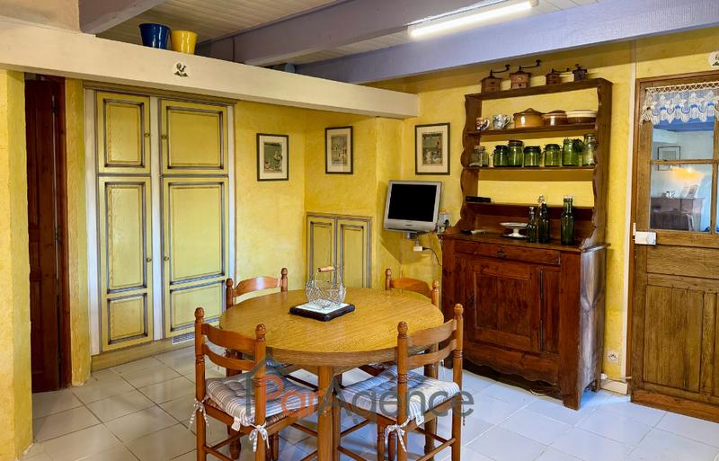 Maison - 241 m² - 8 pièces