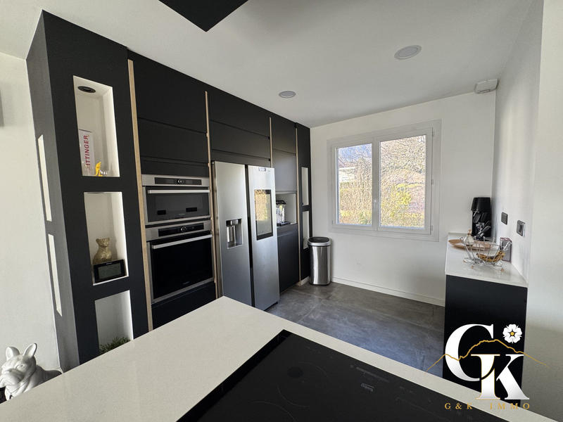 Maison - 90 m² - 5 pièces