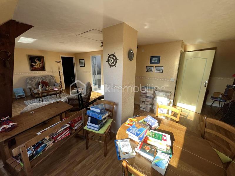 Maison - 180 m² - 11 pièces