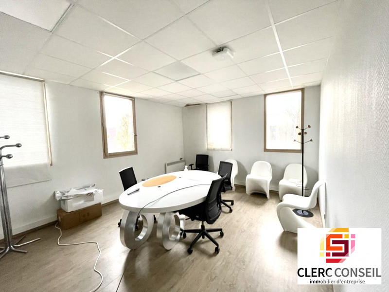 Bureau - 610 m²